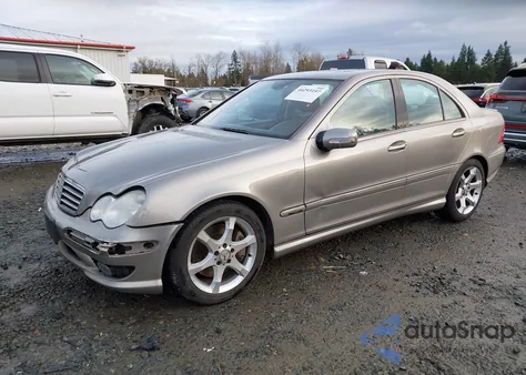2007 Mercedes-Benz C 230 Sport z USA, uszkodzony, nr VIN WDBRF52H47A944442